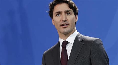 K­a­n­a­d­a­ ­B­a­ş­b­a­k­a­n­ı­ ­T­r­u­d­e­a­u­,­ ­u­ç­a­k­t­a­ ­m­a­s­k­e­s­i­z­ ­p­a­r­t­i­ ­y­a­p­a­n­l­a­r­a­ ­t­e­p­k­i­ ­g­ö­s­t­e­r­d­i­
